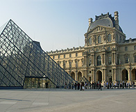 Pasis on a Budget Louvre photo