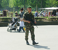 Eiffel Tour Special Armed police photo