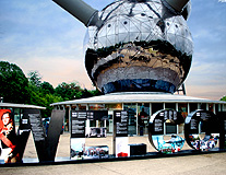 Atomium Entrance photo