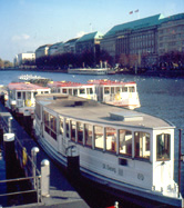 What to do in Hamburg Alster lake boats photo