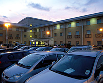 Airport Flyaway Parking Cardiff Holiday Inn Express photo