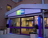 HI Express Cardifff Entrance photo